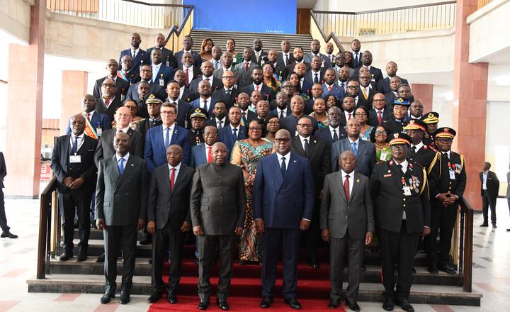 Le Président de la République préside la cérémonie marquant le dixième anniversaire du Collège de Hautes Etudes de Stratégie et de Défense jumelée de la cérémonie de clôture de l’année 2025-2026 et du lancement de l’année 2026-2027 au CHESD et à l ESAM